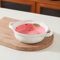 Hartvormige, aardbeien-geïnspireerde roze keramische porseleinen onderglazuur serviesgoedsets, BPA-vrij, magnetronbestendig, lekvrij en ovenbestendig.