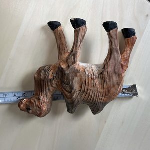 Scultura in Legno di Cammello Art Deco YEEYAYA, Statua e Statuette in Ottone Intagliate a Mano per Arredamento Ufficio e Casa con Motivo Vegetale - Product Image 4