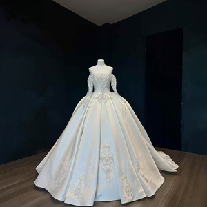 Vestido de Novia Moderno NT101 con Cuello Barco, Satén Brillante, Cristales, Cola de Capilla y Flores de Encaje para Mujer - Product Image 1