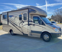 Camping-car de luxe – Véhicule mobile entièrement équipé pour les voyages, le camping, le tourisme et la vie en plein air
