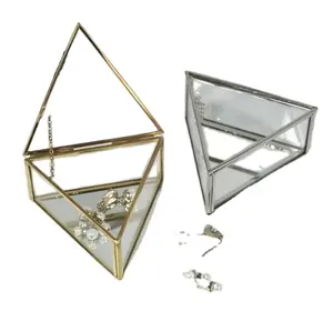 装飾的な三角形のジュエリーガラス真鍮金属ゴールデンボックスホームジュエリー装飾高級装飾ボックスギフト用
