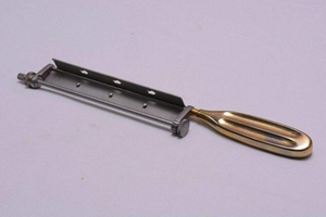 Bisturí de Alta Calidad para Injertos de Piel Watson |   Manija de Dermátomo Humby de Acero Inoxidable de 30.5 cm con Hojas Esterilizadas de TWINEDGE - Product Image 3