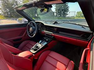 ปี 2023 รถ 911 Carrera GTS Cabriolet ระยะทางประมาณ 6,000 ไมล์ เครื่องยนต์แบบ Twin-Turbo Flat-6 ชุดแต่งพรีเมียม ภายในสีแดงบอร์โดซ์ - Product Image 5