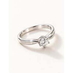 Bague solitaire Aurielle en zircon taille ovale, plaquée rhodium platine - Product Image 1
