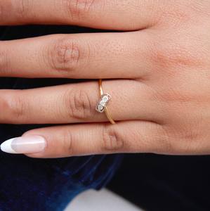 Anillo de tres diamantes naturales certificado por IGI, ligero, minimalista, elegante, atemporal, elegante, moderno, regalo de banda para ella - Product Image 1