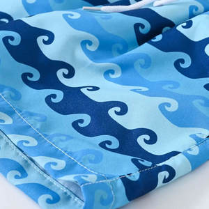 Pantalones cortos deportivos de secado rápido para hombre, pantalones cortos informales transpirables sólidos de malla con logotipo impreso personalizado - Product Image 4