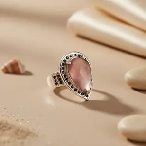 Anillo de Plata 925 para Mujer con Gema Rosa, Patrón Geométrico, Baño de Rodio, Engaste Invisible de Platino, Joyería, Regalo para Ella - Product Image 2