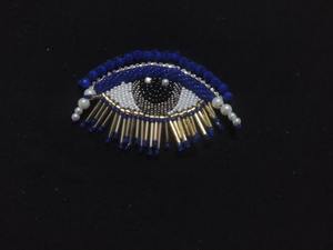 Broche brodée de perles de rocaille personnalisée Père Noël, design unique, broderie perlée de couleurs variées - Product Image 3