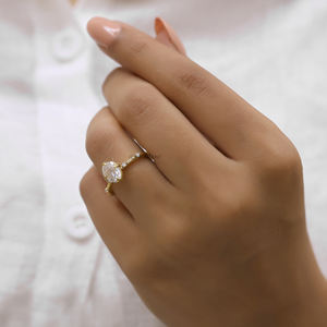 Anillo de diamante alargado delicado de compromiso fino de diamante de moissanita de corte ovalado de 1,50 quilates en oro rosa sólido de 18K para mujer - Product Image 6