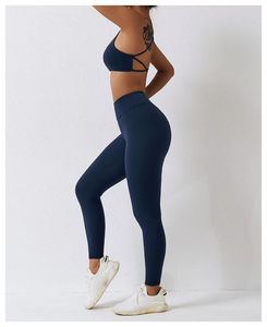 Conjunto de ropa deportiva de Yoga para mujer, Top corto asimétrico con cuello oblicuo, pantalones de cintura alta, logotipo frontal transpirable, ropa de Fitness para gimnasio - Product Image 4