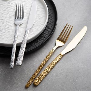 Elegante juego de cubiertos de metal adecuado para la decoración de cocinas modernas que proporciona una comodidad excepcional durante el uso. - Product Image 1