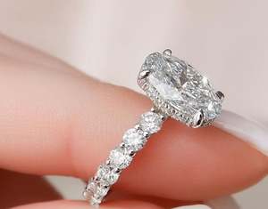 2.75ct S925 Anillo de aniversario de plata esterlina para mujer Oval con piedra de moissanita redonda Ocasión de boda - Product Image 2