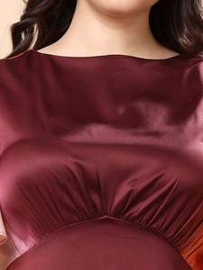 Robes mi-longues évasées en tissu satiné extensible durable au design élégant avec col rond manches courtes évasées pour soirée et fête - Product Image 3