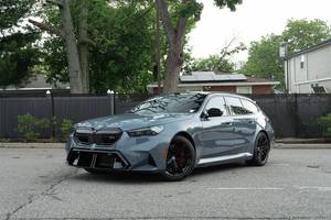 Impecable-Usado-2025- B- M W M 5- (G 99)- To u ring-Coche-en-Venta - Product Image 3