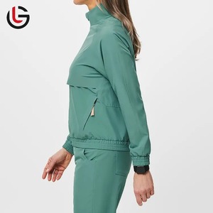 Traje de fregado de hospital con cuello en V de tela tejida de alta calidad Uniforme médico Premium para enfermeras y personal - Product Image 2