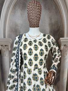 Nouvelle robe Anarkali réversible pour femmes, Diwali/Mariage, coton pur cambric lourd, imprimé numérique moderne, toutes saisons - Product Image 5