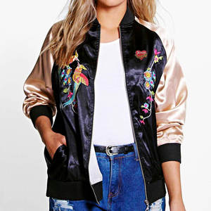 Chaqueta Bomber de Mezclilla para Mujer, Estilo Urbano, Acolchada, Brillante, Bordada, con Botones, Cálida para Otoño e Invierno, Estampado Completo, Venta al Por Mayor - Product Image 1