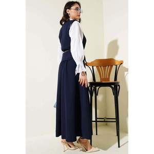 Ensemble 2 pièces bleu marine avec veste boutonnée et ceinture - Product Image 4