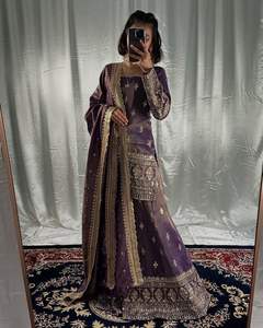 Ensemble élégant de créateur indien Salwar Kameez avec Dupatta pour les femmes vêtements ethniques traditionnels pour les fêtes et les occasions de mariage - Product Image 3