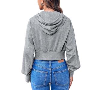 Top corto de primera calidad con capucha, sudaderas con capucha recortadas de manga larga para mujer, sudaderas con capucha cortas de alta calidad con logotipo personalizado para mujer - Product Image 2