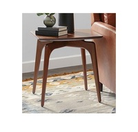 Table d'appoint en bois sculpté avec des motifs floraux et finition naturelle pour les thèmes d'intérieur d'inspiration traditionnelle ou orientale