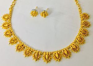 Conjunto de joyería de moda Vintage clásica Diamante chapado en oro de 24 quilates Incluye collar Pendientes Peines-Material de cobre Regalos perfectos - Product Image 5