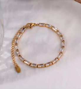 Bracelet de tennis minimaliste en diamant Baguette Rectangle Bracelet en pierre CZ Bracelet Moissanite pour femme Excellente idée cadeau! - Product Image 1