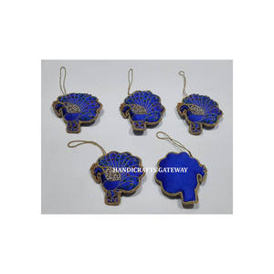 Nuevo mejor diseño hecho a mano tela azul forma de pavo real bordado Zari dorado y trabajo con cuentas adornos colgantes de árbol de Navidad - Product Image 1