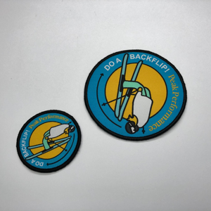 Écusson tissé damassé recyclé personnalisé de haute qualité Écusson de broderie de vêtements haute densité Étiquette de patch de conception de logo moderne - Product Image 5