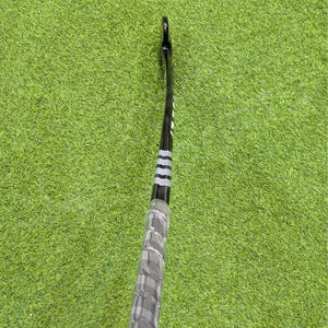 IBERIA Palos de Hockey sobre Césped de Fibra de Carbono Personalizados al por Mayor |   Ligero, duradero y de alto rendimiento para todos los niveles. - Product Image 5