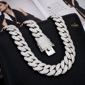 Cadena de Oro 18K con Eslabones Cubanos y Diamantes, Estilo Lujoso, Cadena de Alta Gama - Product Image 4
