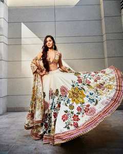 Estilo indio nuevo diseñador Lehenga Choli con blusa India señoras usan niñas bordado trabajo Lehenga Choli blusa y Dupatta - Product Image 1