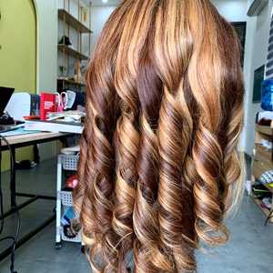 Extensiones de Cabello Remy de Alta Calidad con Doble Trama Ondulada y Voluminosa, Precio de Fábrica, Origen Vietnamita - Product Image 1