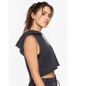 ชุดสั้นสองชิ้นแขนกุดสำหรับผู้หญิงชุดเล่นกีฬาสีพื้นฤดูร้อนของผู้หญิงเสื้อวอร์มกางเกงขาสั้นเสื้อมีฮู้ด - Product Image 2