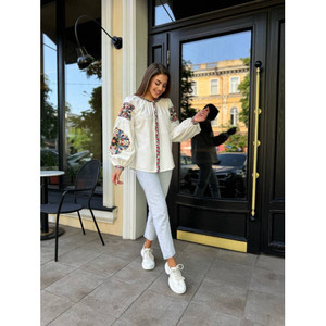 Blusa ucraniana de calidad superior Camisa Patrón sólido Material de alta calidad Hecho Blusa ucraniana de último diseño a la venta - Product Image 3