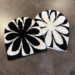 หมวกบีนนี่ลายดอกไม้ผ้าแจ็คการ์ดแบบสวมศีรษะอินเทรนด์ใหม่สำหรับผู้ชายและผู้หญิงหมวกบีนนี่หมวกถักให้ความอบอุ่นสำหรับฤดูหนาว - Product Image 3