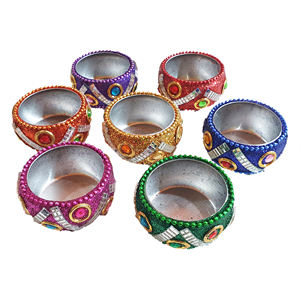 Petit bougeoir rond en aluminium personnalisé Récipient vide en métal Petit bougeoir décoratif fait main pour festival d'Inde - Product Image 5