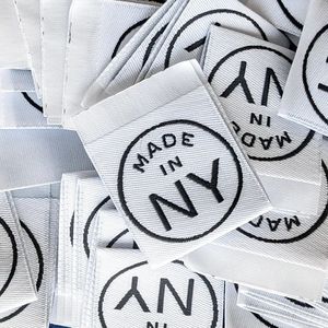 Étiquettes de vêtements en polyester à pli d'extrémité de marque personnalisée de haute qualité Étiquettes d'ourlet de cou tissées avec logo de nom privé pour vêtements - Product Image 5