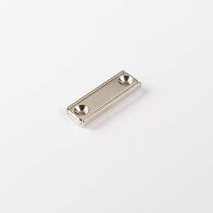 Barra piatta in neodimio 40x13,5x5mm con svasatura conica - Product Image 1