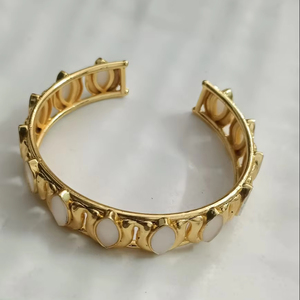 Elegante pulsera de latón con múltiples Piedras Blancas chapado en oro hecho a mano elegante accesorio de moda para mujer artículo de regalo clásico - Product Image 1