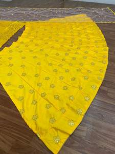 ชุดประจำชาติอินเดียสำหรับงานปาร์ตี้,ผ้าซาตินปักลายผ้าไหมมาเลย์ Lehenga Choli พร้อม Dupatta ผู้จัดจำหน่ายชาวอินเดีย - Product Image 2