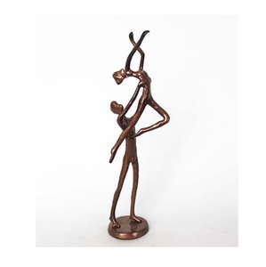 Escultura de aluminio fundido hecha a mano que refleja el movimiento fluido, la profundidad cultural y la elegancia artística moderna duradera. - Product Image 1