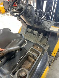 Chariot élévateur à contrepoids CAT IC à moteur diesel GP15N, capacité de charge de 16 tonnes - Product Image 4