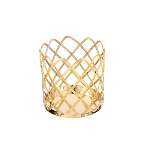 Bougeoir votif en métal fait à la main de haute qualité avec un design contemporain et des finitions uniques, parfait pour une décoration intérieure élégante - Product Image 2