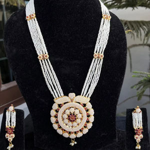 Collar con Colgante de Perlas Naturales con Base de Latón Chapado en Oro, Estilo Tradicional Indio, para Mujeres, para Fiestas y Eventos - Product Image 1