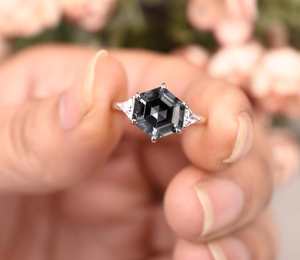 Bague de fiançailles en moissanite grise hexagonale, bijoux de mariée en argent sterling, élégante bague en moissanite pour femmes, bijoux fins - Product Image 4