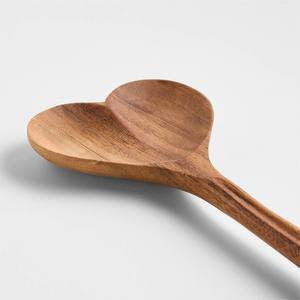 Ensemble de cuillères en bois en forme de cœur faites à la main, finition lisse, durables, écologiques, idéales pour la cuisine, le service et les cadeaux pour les êtres chers - Product Image 4