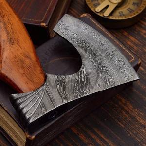 Hache en acier Damas faite à la main de haute qualité, hache à barbe en acier Damas forgé avec manche en bois de rose et étui en cuir - Product Image 3