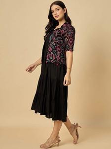 Vestido Midi elegante ajustado y acampanado de exportador indio perfecto para eventos formales y ocasiones especiales disponible a precio de fábrica - Product Image 4