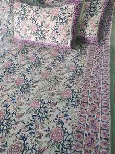 Draps de lit 100% coton faits sur mesure dans différents designs et différentes tailles en tissu de base jaune et joli imprimé de fleurs. - Product Image 3